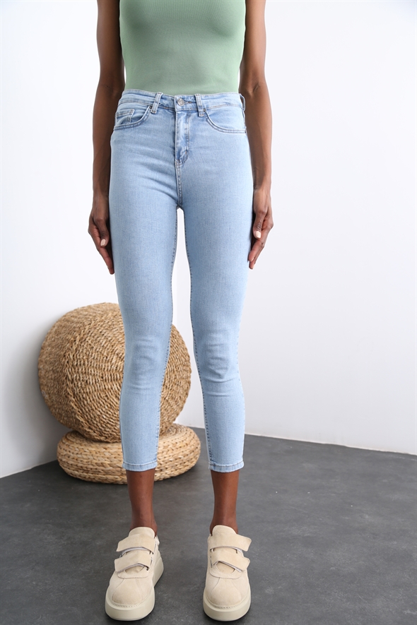 Açık Mavi Yüksek Bel Toparlayan Slim Fit Jean 