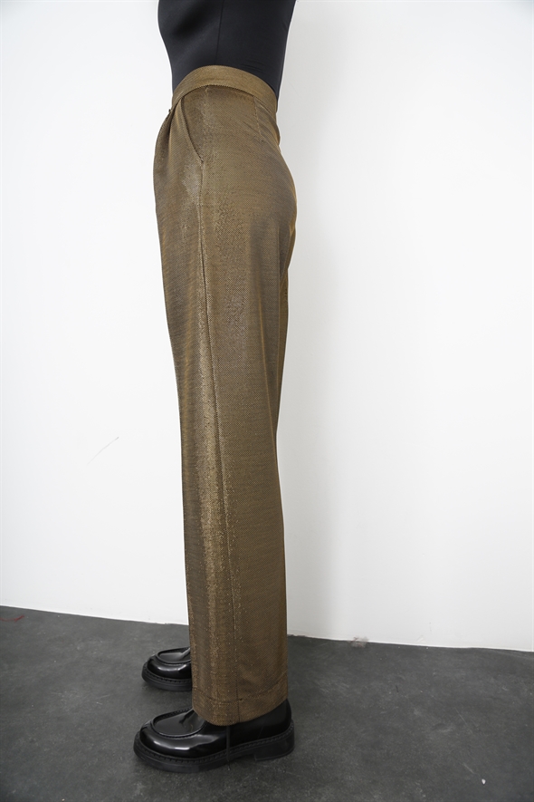 Altın Işıltılı Pili Detaylı Pantolon 