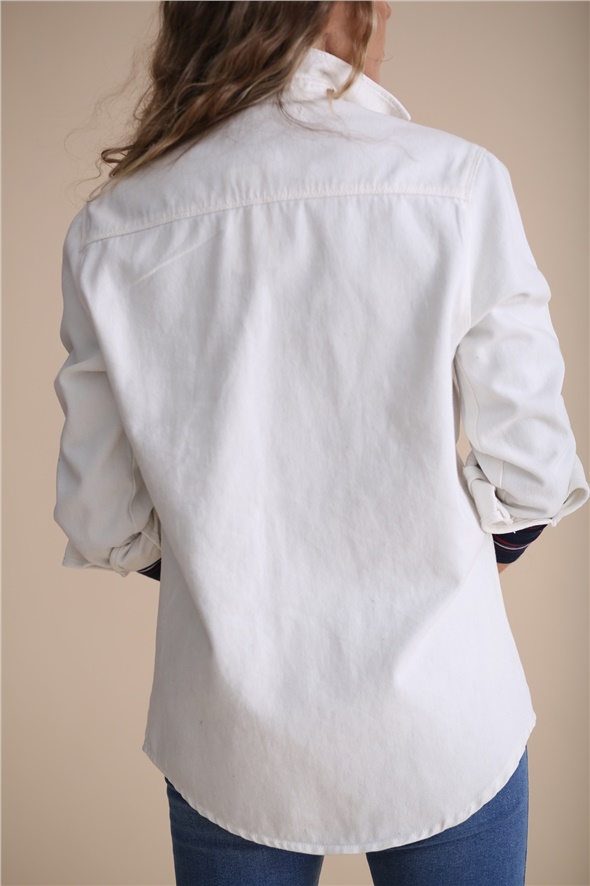 Beyaz Çıtçıt Düğmeli Jean Gömlek 210