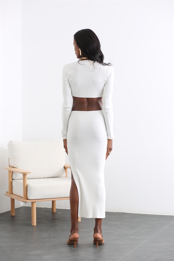 Beyaz Sırtı Pencereli Triko Elbise 