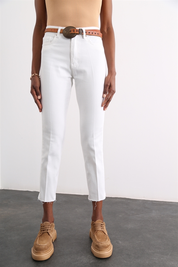 Beyaz Yüksek Bel Boyfit Jean 