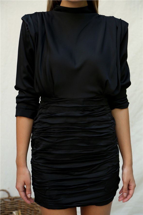 Siyah Dik Yaka Vatkalı Büzgülü Elbise 6253