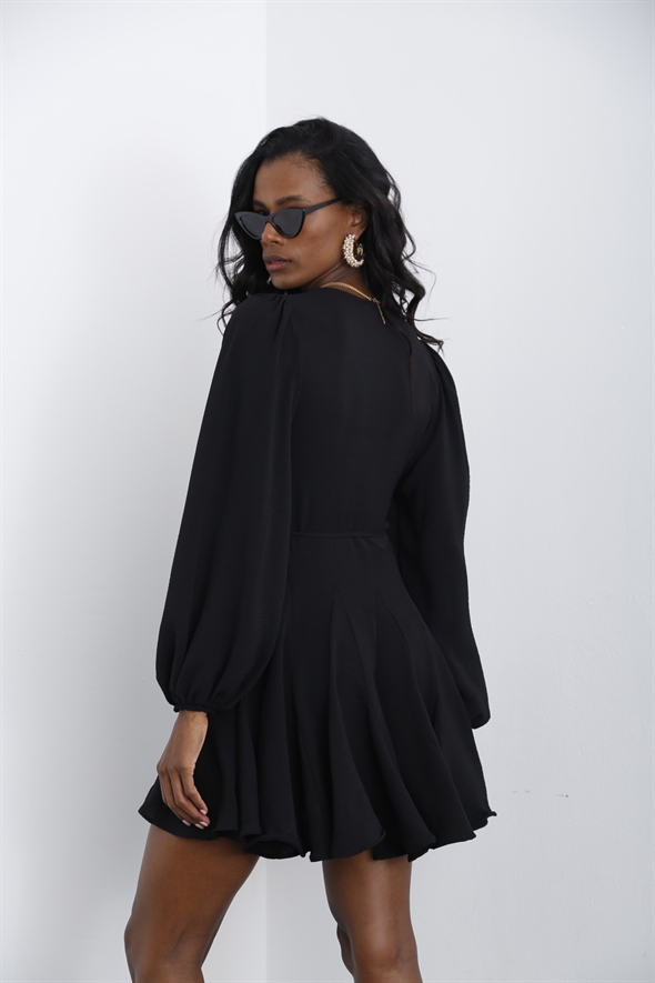 Siyah Kuşaklı Volanlı Elbise 285135