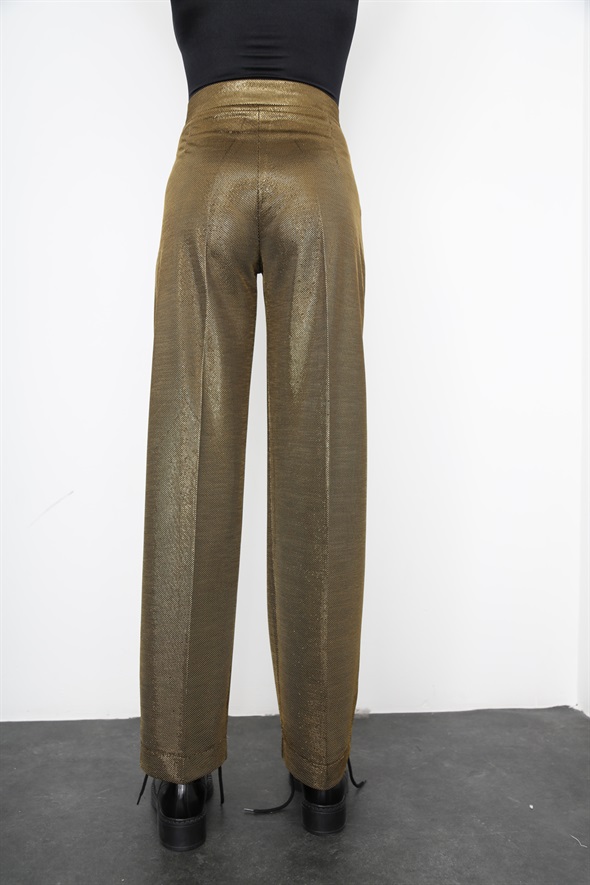 Altın Işıltılı Pili Detaylı Pantolon 