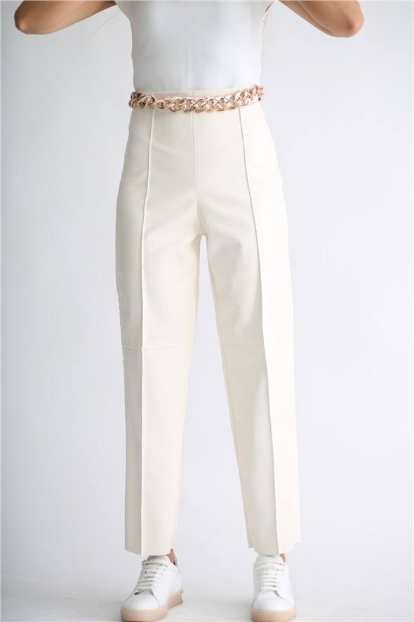 Beyaz Bol Kesim Deri Pantolon 