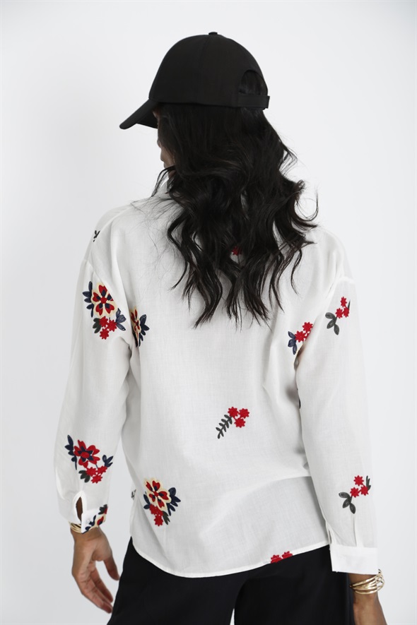 Beyaz Çiçek İşlemeli Gömlek 90216