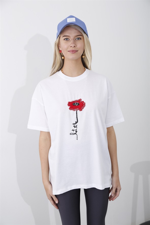 Beyaz Çiçek Nakışlı Tshirt 210009