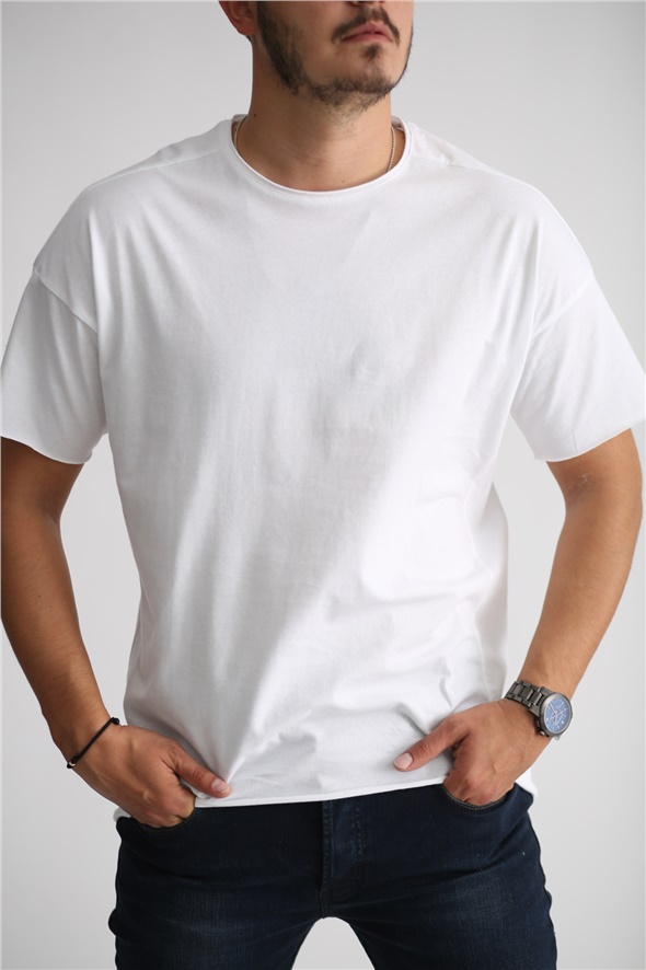 Beyaz Kesik Yaka Basic Tshirt 