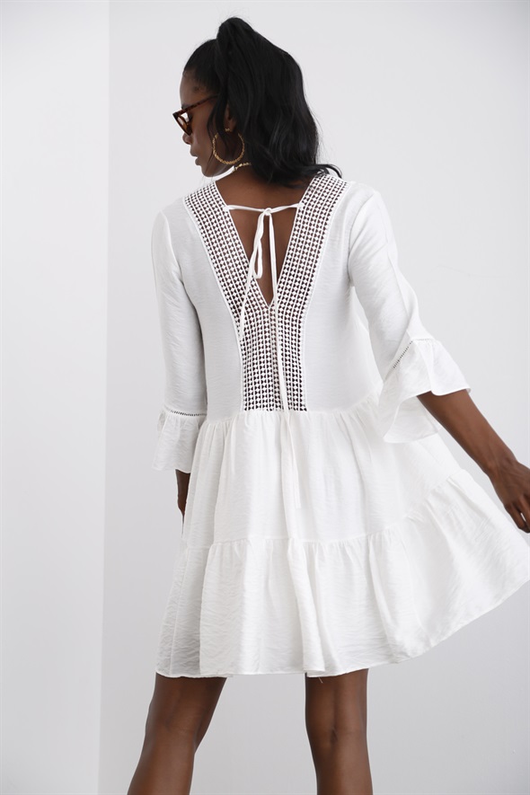 Beyaz Sırtı Bağlamalı Volanlı Elbise 1002