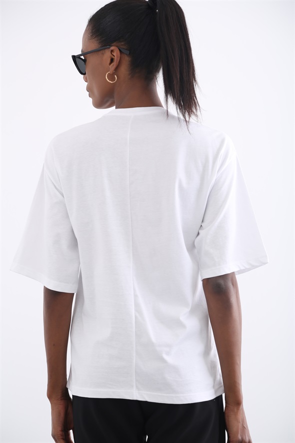 Beyaz Yakası Zincir Detaylı Tshirt 10178