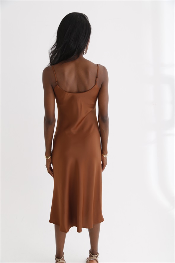 Kahverengi Askılı Degaje Elbise 21555