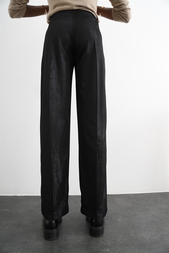 Siyah Işıltılı Pili Detaylı Pantolon 
