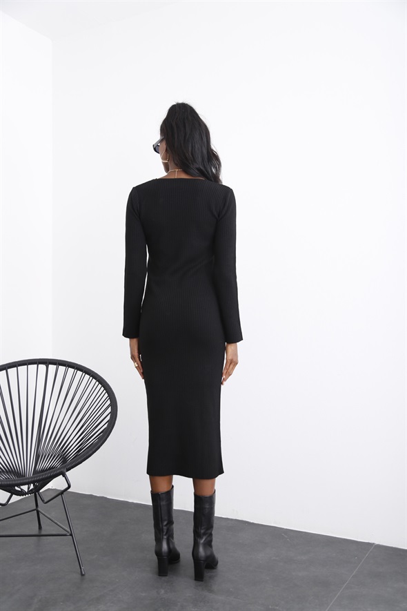 Siyah Kare Yaka Yırtmaçlı Elbise 5773