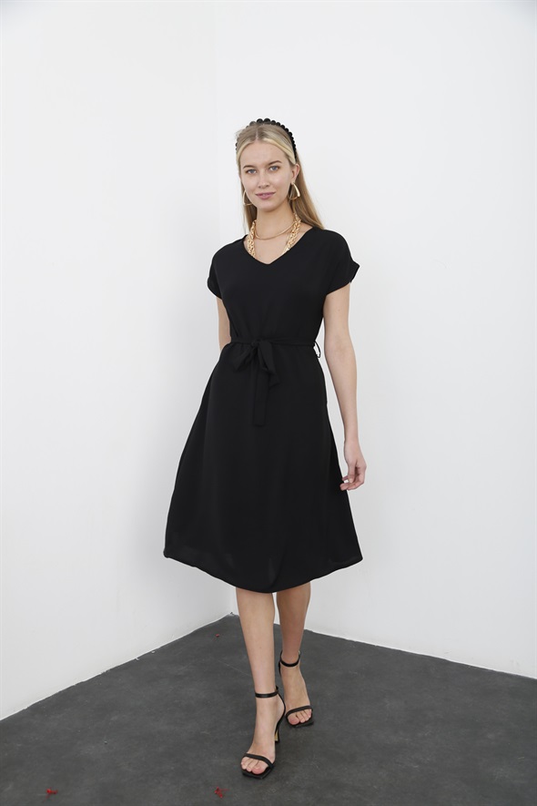 Siyah V Yaka Kuşaklı Elbise 24837