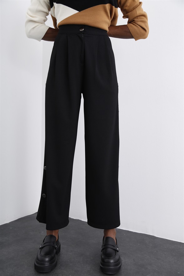 Siyah Yanları Düğme Detaylı Pantolon 0085