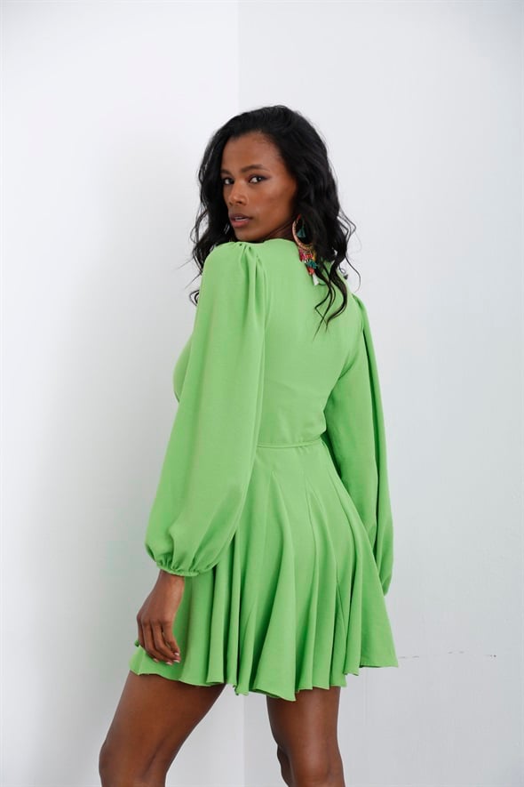 Yeşil Kuşaklı Volanlı Elbise 285135